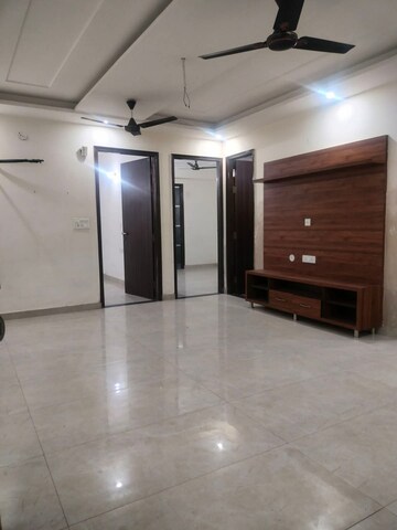 Room in 2 BHK Builder Floor at Ansal Plaza Sector-23, Sector 23 – for Rent