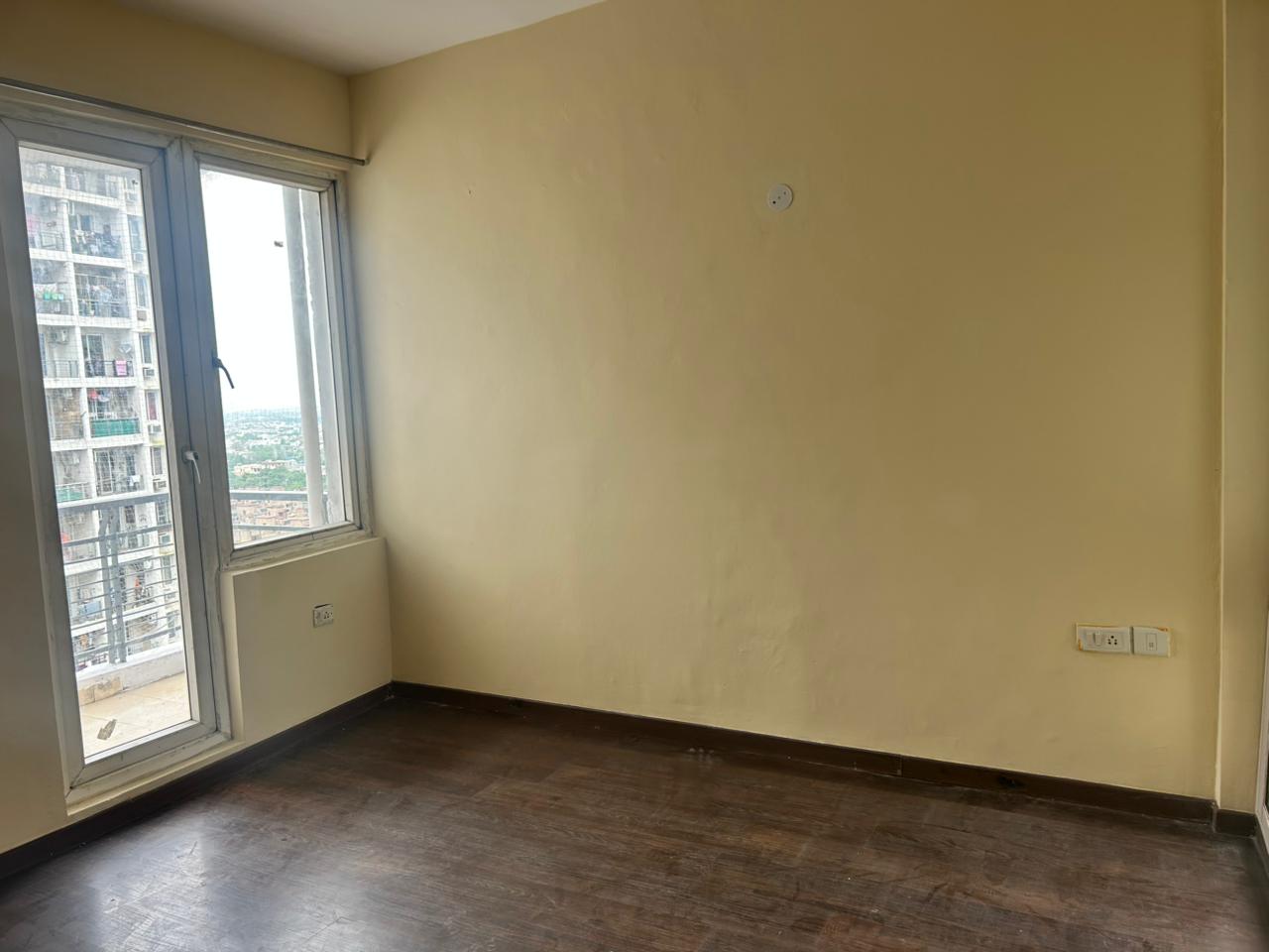 3 BHK + Servant Room Apartment For Sale in Gardenia Glory