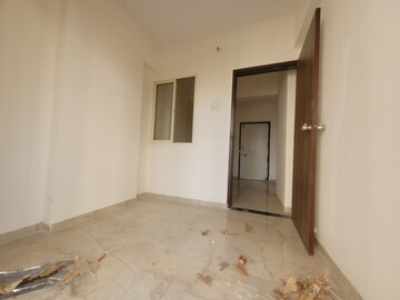 Room in 1.5 BHK Apartment at Haware Citi, Ghodbunder Road – for Rent