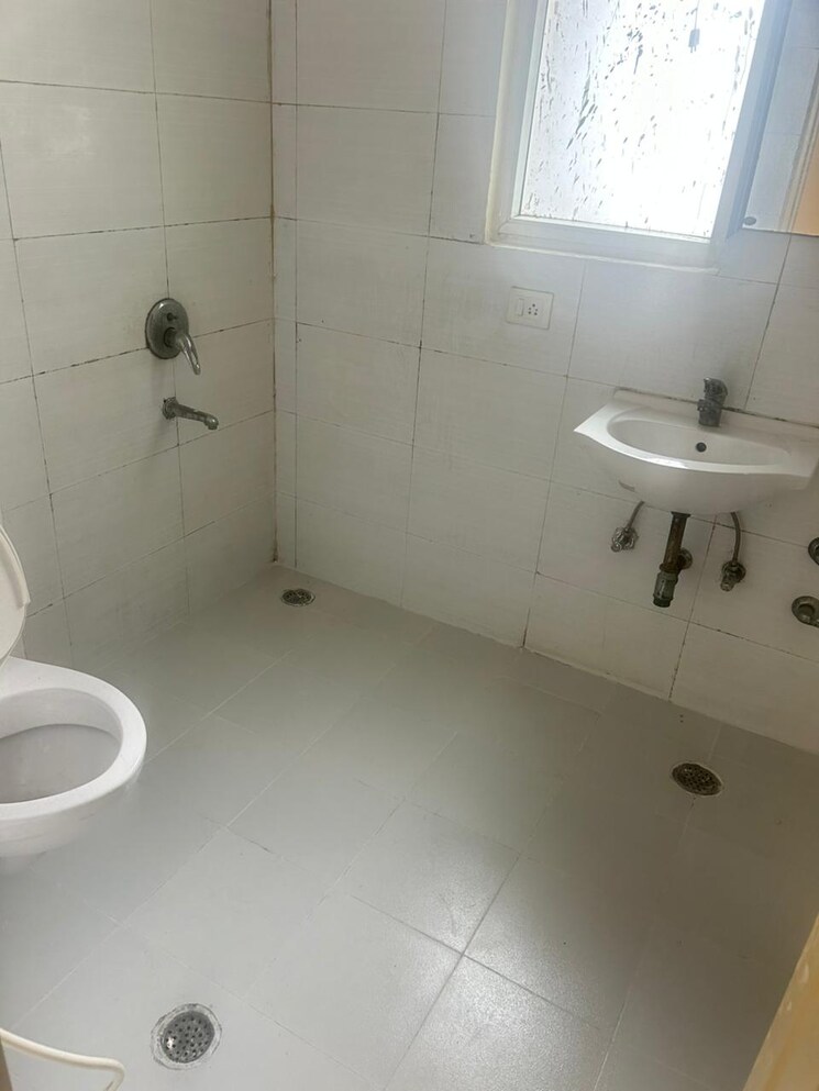 Bathroom, gardenia-glory 3 Bedroom 1350 Sq.Ft. Apartment In Sector 46 Noida 8030405