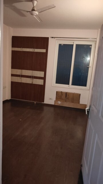 Room in 3.5 BHK Apartment at SDS NRI Residency, Sector 45 – for Sale