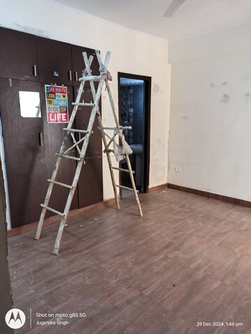 Furnished Amenities in 2.5 BHK Apartment at Futec Gateway, Sector 75 – for Sale
