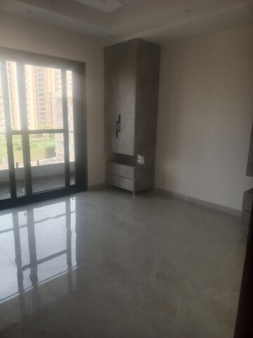 Master Bedroom in 3 BHK Builder Floor at Sector 81 – for Sale