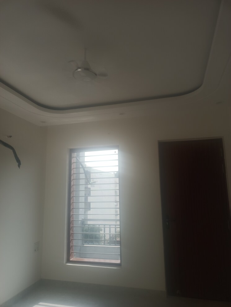 Room, sector 81 3 Bedroom 180 Sq.Yd. Builder Floor In Sector 81 Faridabad 8030523