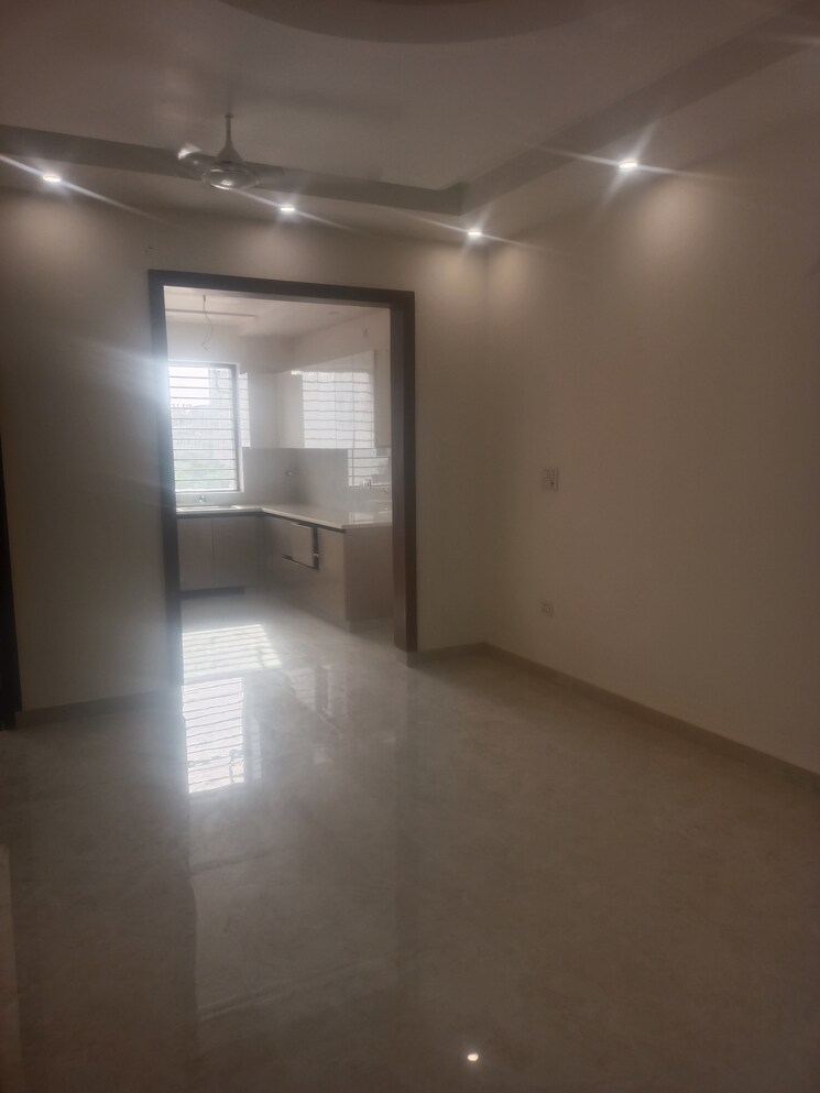 Room, sector 81 3 Bedroom 180 Sq.Yd. Builder Floor In Sector 81 Faridabad 8030523
