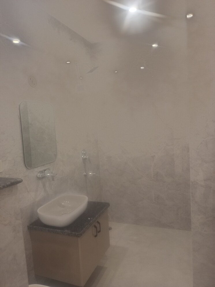 Bathroom, sector 81 3 Bedroom 180 Sq.Yd. Builder Floor In Sector 81 Faridabad 8030523