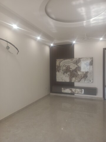 Furnished Amenities in 3 BHK Builder Floor at Sector 81 – for Sale