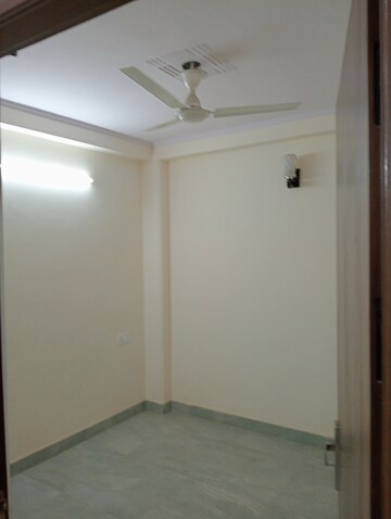 Room in 2 BHK Builder Floor at Govindpuri – for Rent