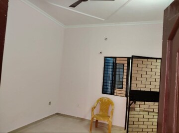 Furnished Amenities in 2 BHK Villa at Aliganj – for Rent