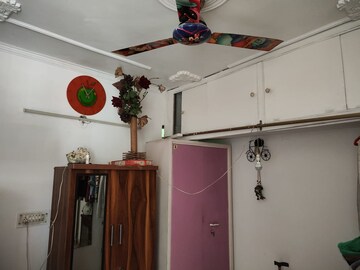 Furnished Amenities in 2 BHK Builder Floor at Pandav Nagar – for Sale
