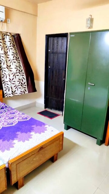 Room in  Pg at Bhawanipur – for Rent