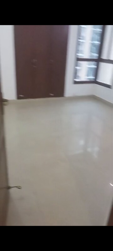 Room in 3 BHK Apartment at Vipul Lavanya, Sector 81 – for Rent