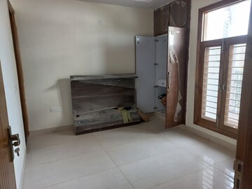 Room in 3 BHK Builder Floor at BPTP District, Sector 81 – for Sale