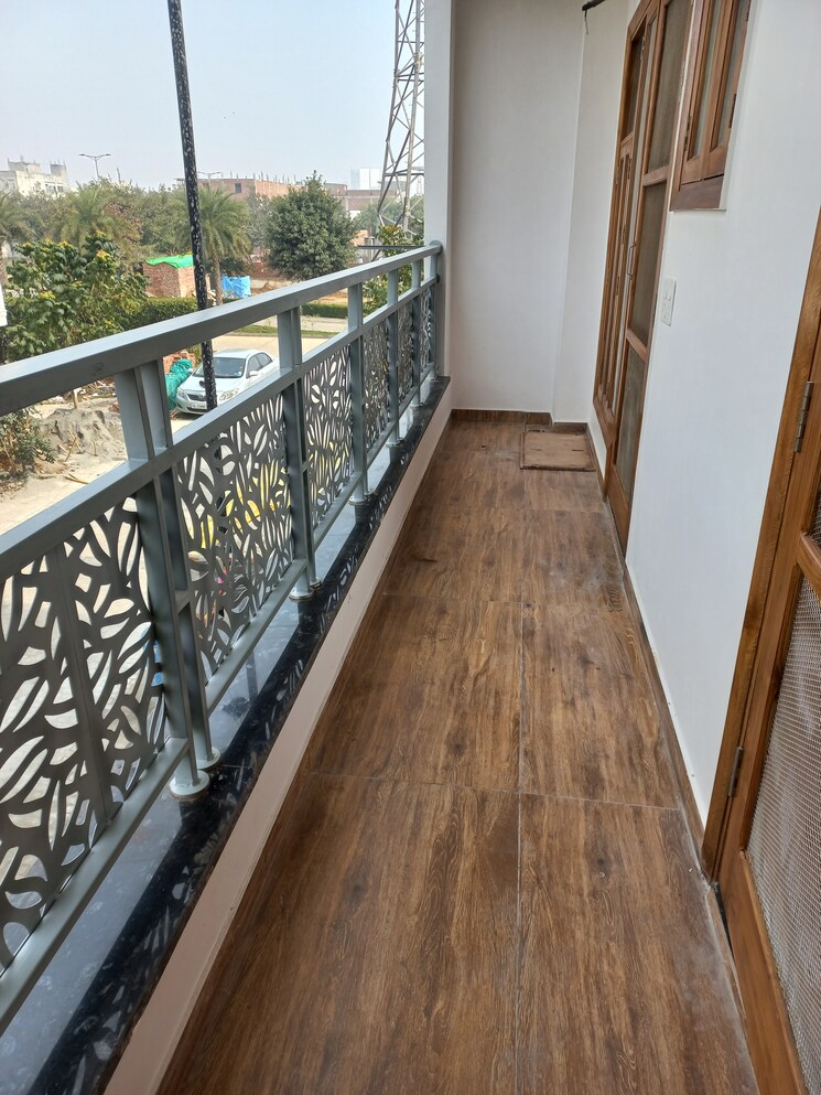 Balcony, bptp-district 3 Bedroom 150 Sq.Yd. Builder Floor In Sector 81 Faridabad 8030707