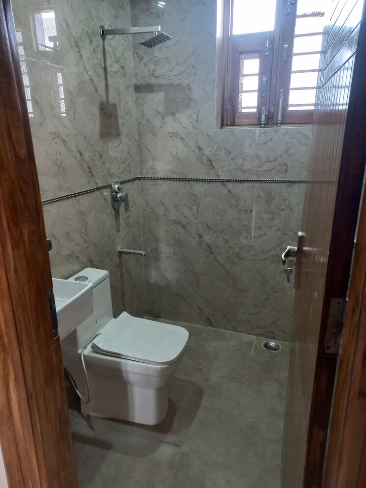 Bathroom, bptp-district 3 Bedroom 150 Sq.Yd. Builder Floor In Sector 81 Faridabad 8030707