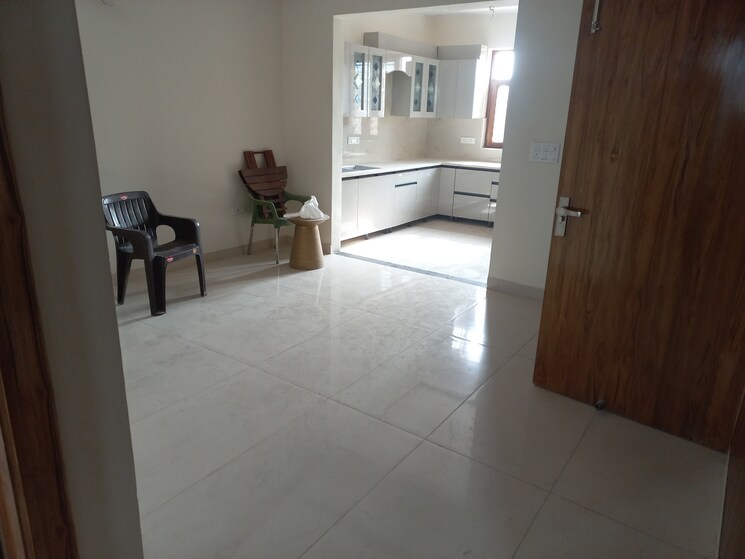 Room, bptp-district 3 Bedroom 150 Sq.Yd. Builder Floor In Sector 81 Faridabad 8030707