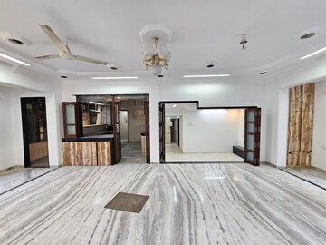 Bedroom in 3.5 BHK Apartment at Duplex Heights, Andheri West – for Sale