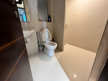 Bathroom in 1 RK Apartment at Hiranandani Estate – for Rent