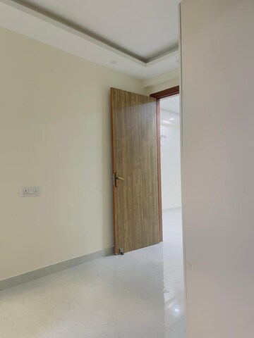Room in 2 BHK Apartment at Palm Residency Chhatarpur, Chattarpur – for Rent