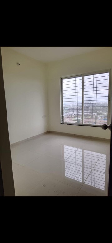 Room in 2 BHK Apartment at Kolte Patil R10, Hinjewadi – for Rent