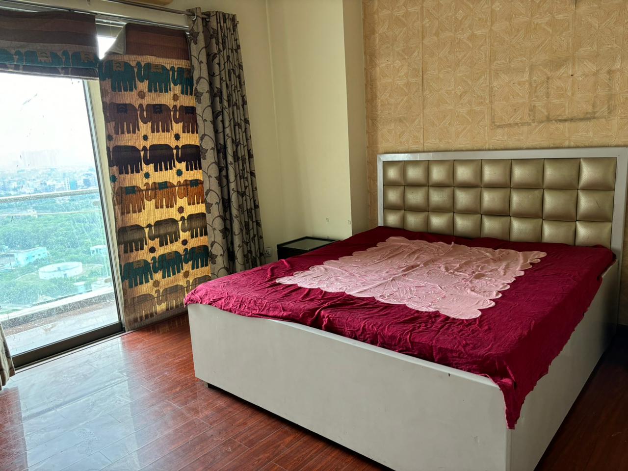 3.5 BHK + Servant Room Apartment For Sale in Mahagun Moderne