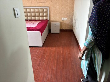 Furnished Amenities in 3.5 BHK Apartment at Mahagun Moderne, Sector 78 – for Sale