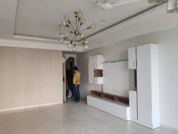 Room in 3 BHK Apartment at DLF The Ultima, Sector 81 – for Rent