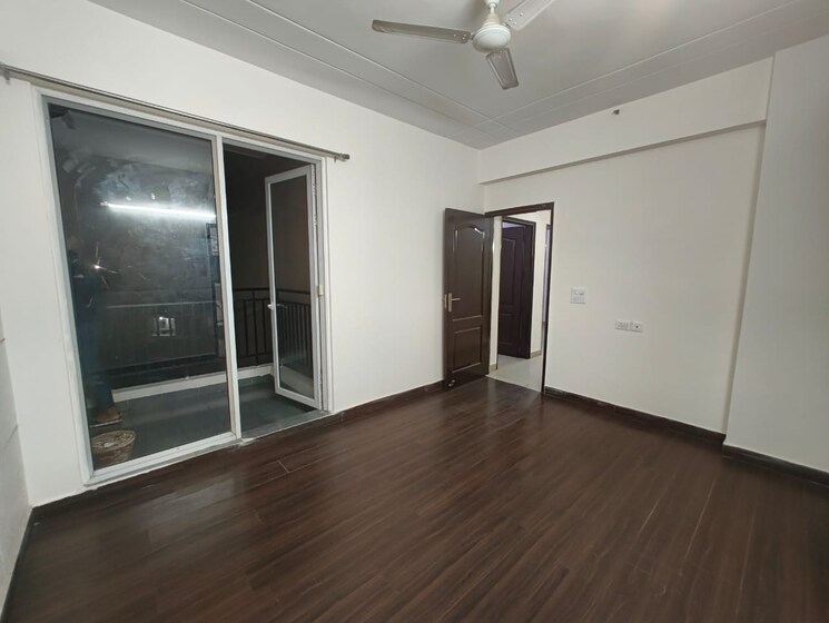 Room, galaxy-north-avenue-ll 2.5 Bedroom 925 Sq.Ft. Apartment In Gaur City 2  Greater Noida 8031132