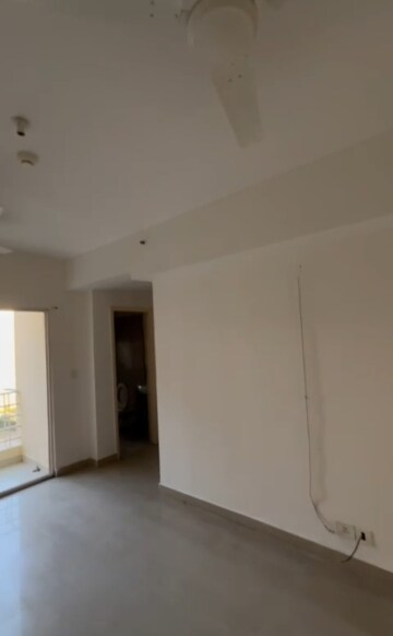 Room in 2 BHK Apartment at Paras Tierea, Sector 137 – for Sale