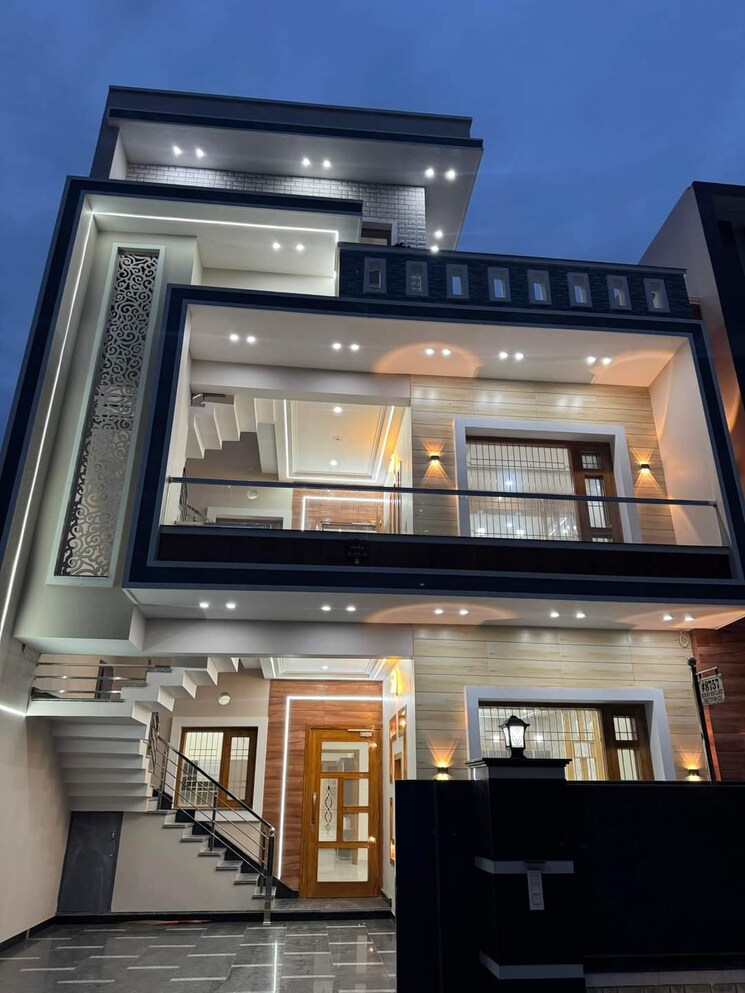 Exterior View, sunny enclave 4 Bedroom 200 Sq.Yd. Independent House In Sunny Enclave Mohali 8031208