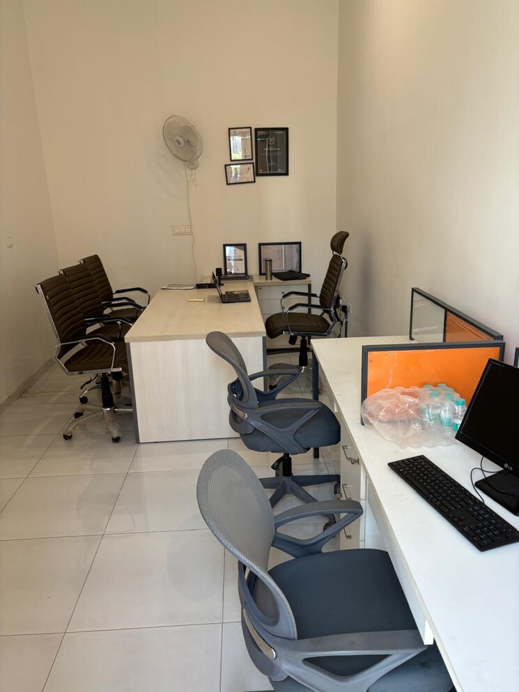 Master Bedroom, unitech-the-close-north 4 Bedroom 2939 Sq.Ft. Apartment In Sector 50 Gurgaon 8031193