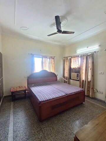 Bedroom in 2 BHK Independent House at Sector 16 – for Rent