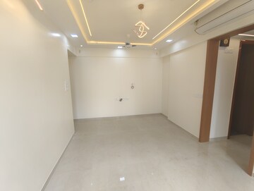 Room in 2 BHK Apartment at Piramal Vaikunth, Balkum Pada – for Rent