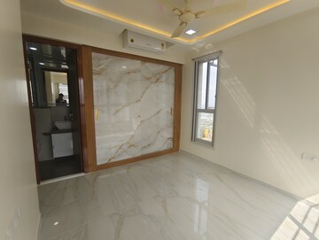 Room in 2 BHK Apartment at Piramal Vaikunth, Balkum Pada – for Rent
