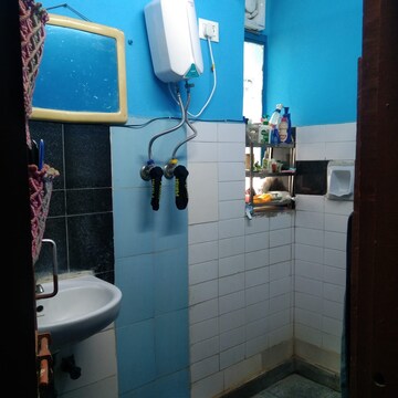 Bathroom in 1.5 BHK Apartment at Ip Extension – for Rent