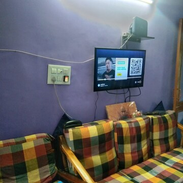 Living Room in 1.5 BHK Apartment at Ip Extension – for Rent