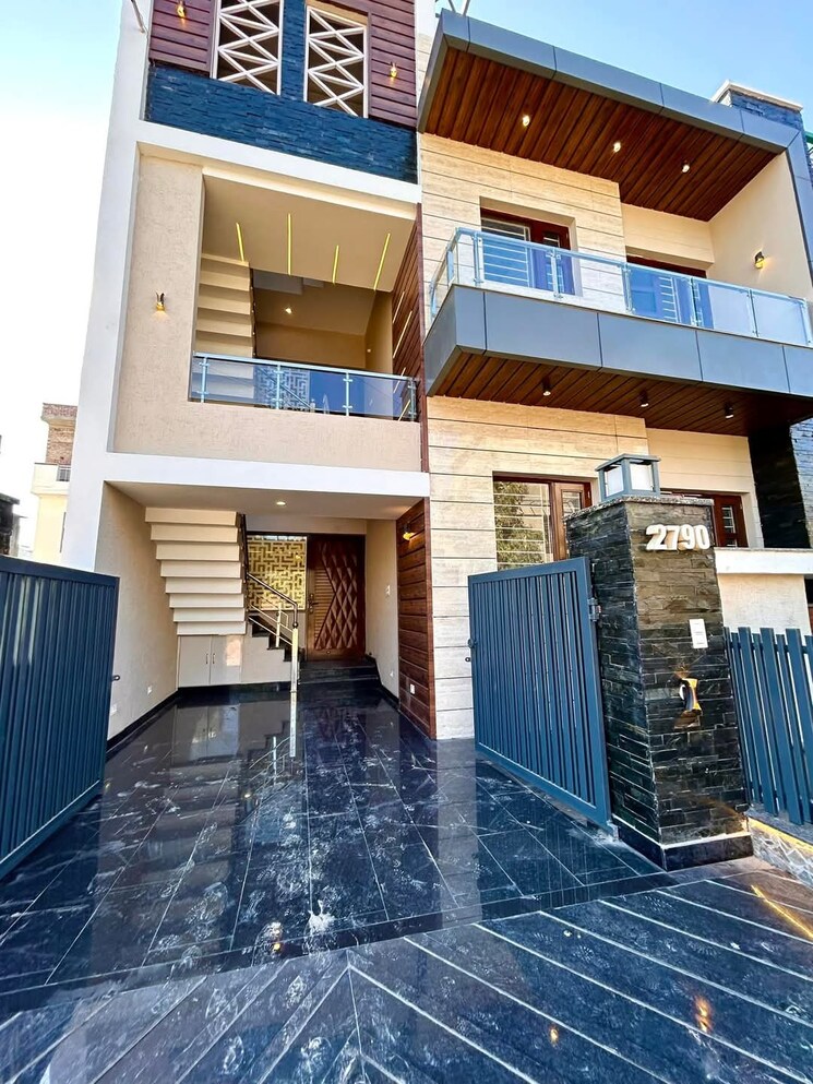 Master Bedroom, sunny enclave 4 Bedroom 200 Sq.Yd. Independent House In Sunny Enclave Mohali 8031244