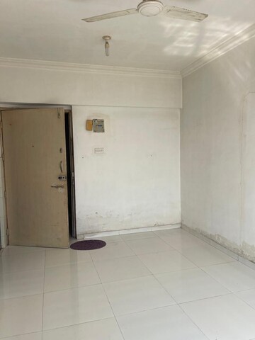 Room in 1 RK Apartment at Piccadilly 1 CHS, Goregaon East – for Rent