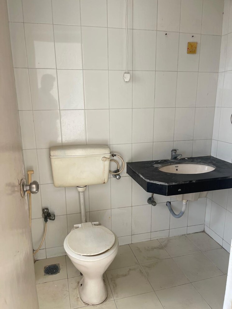 Bathroom, royal-palms-diamond-isle-phase-iii 1 Bedroom 560 Sq.Ft. Apartment In Goregaon East Mumbai 8031316