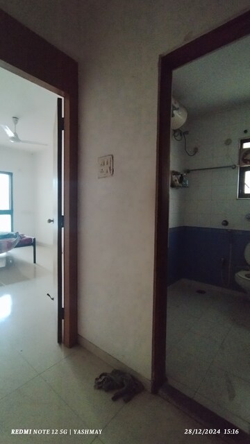 Master Bedroom in 3.5 BHK Apartment at Gujarati Society, Vile Parle East – for Sale