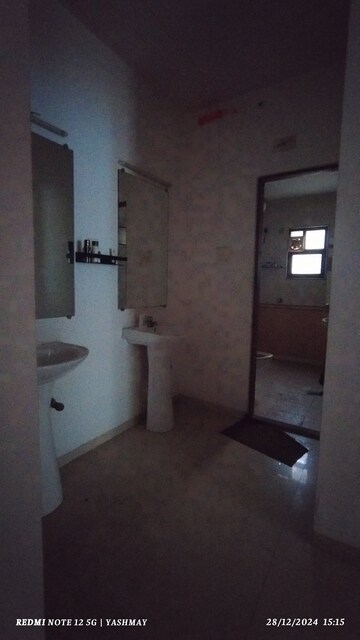Bathroom in 3.5 BHK Apartment at Gujarati Society, Vile Parle East – for Sale