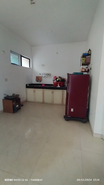 Kitchen in 3.5 BHK Apartment at Gujarati Society, Vile Parle East – for Sale