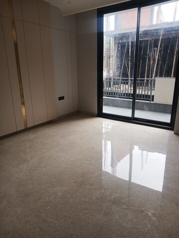 Room in 4 BHK Builder Floor at Sector 39 – for Sale
