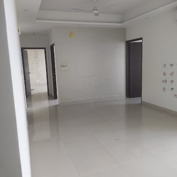 Room in 2.5 BHK Apartment at Mahagun Mirabella, Sector 79 – for Rent