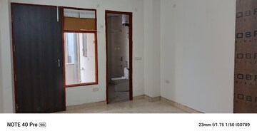 Building Lobby in 2 BHK Builder Floor at Ardee City, Sector 52 – for Rent