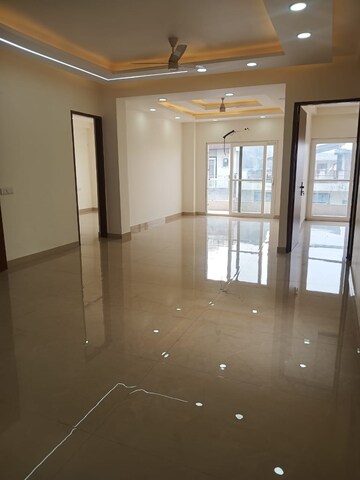 Room in 4 BHK Builder Floor at Sector 38 – for Sale