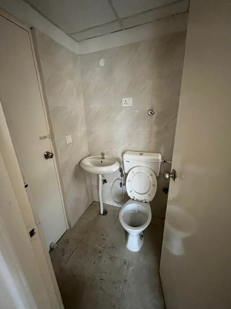 Bathroom, emaar-emerald-floors-premier 3 Bedroom 1650 Sq.Ft. Apartment In Sector 65 Gurgaon 8031499