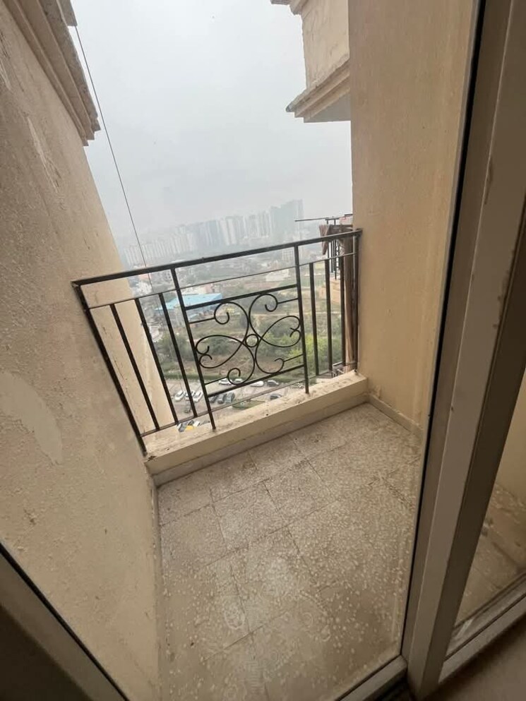 Balcony, emaar-emerald-floors-premier 3 Bedroom 1650 Sq.Ft. Apartment In Sector 65 Gurgaon 8031499
