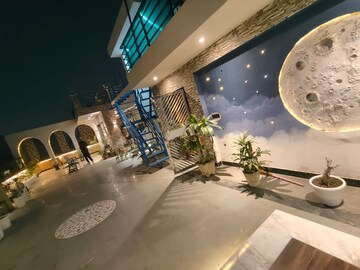 Balcony in 3.5 BHK Independent House at Noida Expressway – for Rent