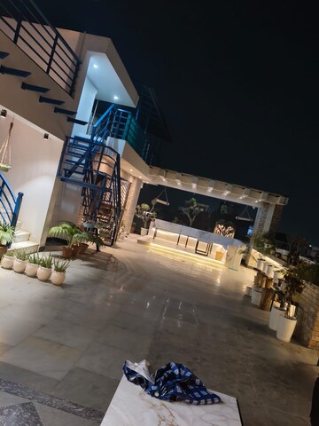 Gym in 3.5 BHK Independent House at Noida Expressway – for Rent